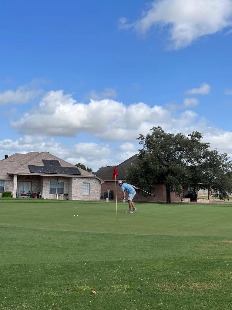 Clear skies and perfect weather on the green